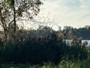 898B7F51 5555 Frank Holten State recreation area A view of St. Louis Arch